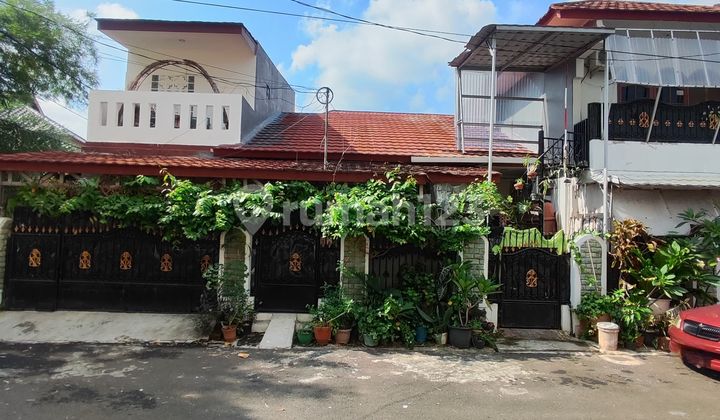 House in Pondok Bambu Complex, East Jakarta Within the Complex 2
