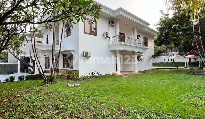 Rumah Cantik Unit Hook Halaman Luas Private Pool Kemang Jaksel 2