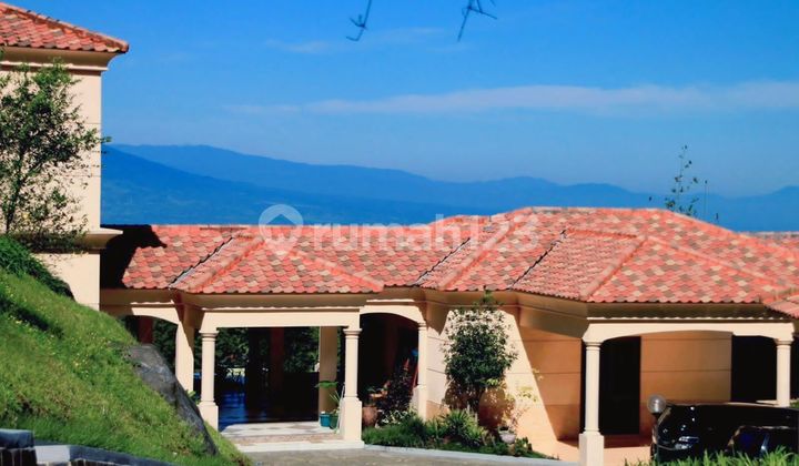Villa Mega Mendung Puncak Fully Furnished Tidak Pernah Disewakan