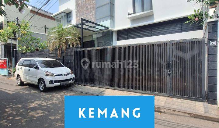 Rumah Terawat di Kawasan Prestige Kemang Jakarta Selatan 1