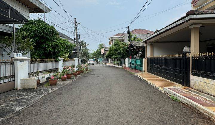 Rumah Terawat 1,5 Lantai Dalam Komplek One Gate System, SHM 1