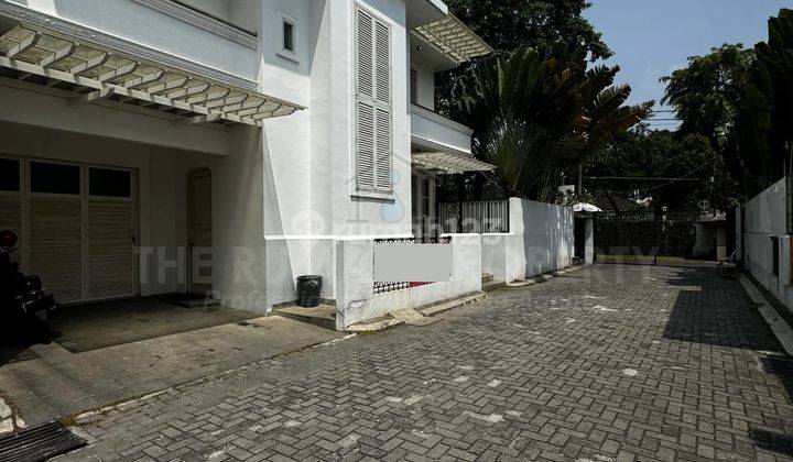 Rumah Rapi 2 Lantai Posisi Hoek Dalam Cluster Private Pool Kemang Jaksel 2