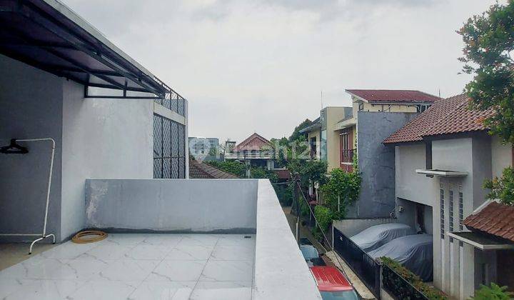 Rumah Kokoh Terawat 2 Lantai Semi Furnished di Pejaten Barat Jaksel 2