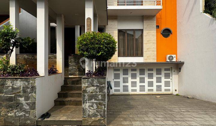 Rumah Elegant 2 Lantai Terawat Dan Ada Pool Dalam Cluster di Lebak Bulus 1