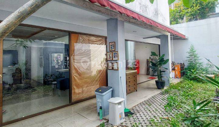 Rumah Kokoh Terawat 2 Lantai Semi Furnished di Pejaten Barat Jaksel 1