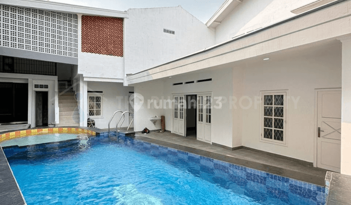 Rumah Private Pool Dalam Cluster Bintaro Sektor 6 Tangsel  2