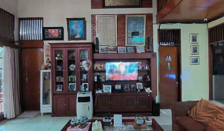 Dijual Rumah Cantik Satu Setengah Lantai Dilengkapi Taman di Cirendeu 1