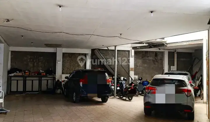 Ruko di Kayuringin Jaya, Bekasi 810 m Butuh Renovasi SHM 2