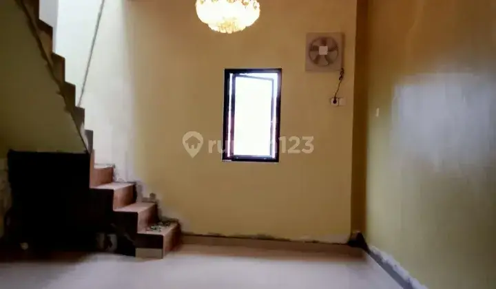 Rumah 3 Lantai Bagus Unfurnished SHM di Pamulang, Tangerang Selatan 2