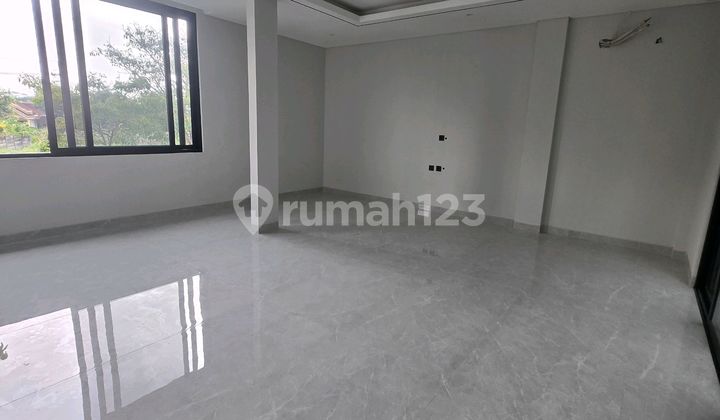 Dijual Luxury Home 3 Lantai Baru Gress di Citraland 2