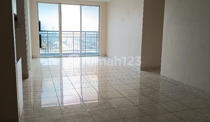 3BR Frenchwalk Apartment MOI Kelapa Gading Paris Garden 2