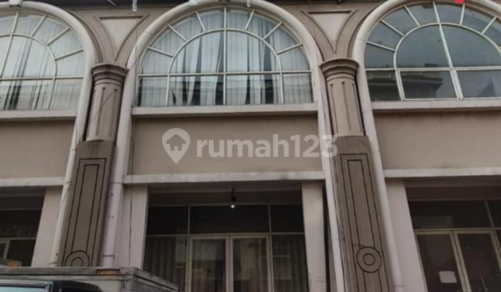 Ruko sangat strategis dan sdh renov di green lake city crown tanggerang ** Ruko sangat strategis dan sdh renov di green lake city crown tanggerang **