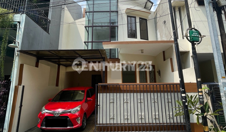 Minimalist House in Puloasem, East Jakarta