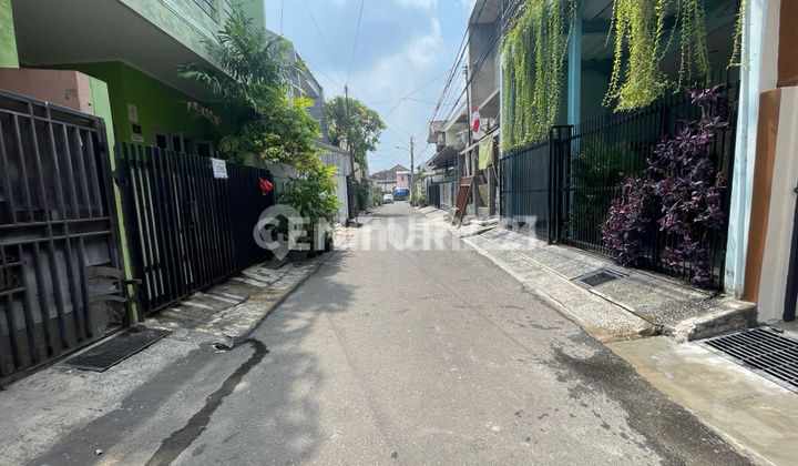 Minimalist House in Puloasem, East Jakarta