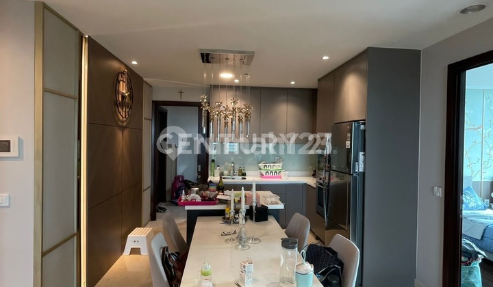 can the KENSINGTON APARTMENT in front of the SKY GARDEN park