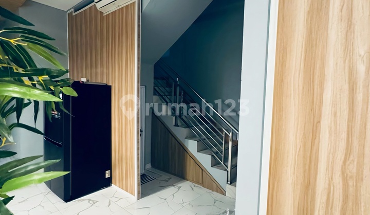 Rumah 3 Lantai Renovasi Bagus di Gading Pelangi 2