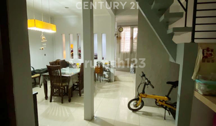 House Below Market Price in Kemanggisan Ilir, West Jakarta 2