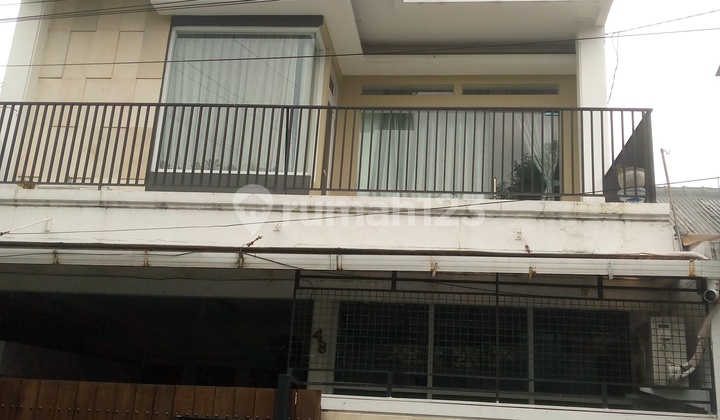 Beautiful 3-Story House in the City Center at Bendungan Hilir, Central Jakarta