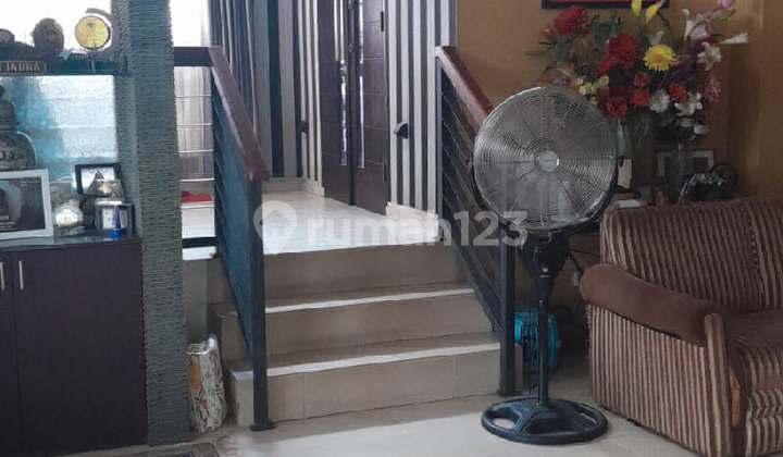 House Behind UI Depok Campus Suitable for Boarding