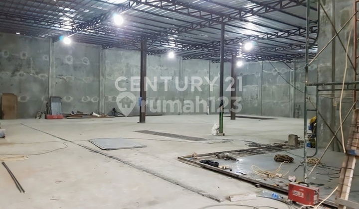 Warehouse Strategic Location on Jaya Bekasi Road, East Jakarta