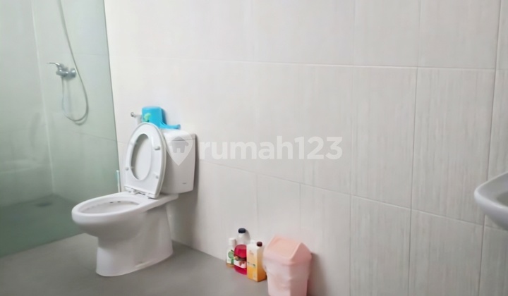 Modern Minimalist House in The Bukit Ancol Barat, North Jakarta 2