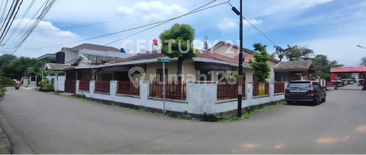Hook House Strategic Location in Kecubung - Duren Sawit 1
