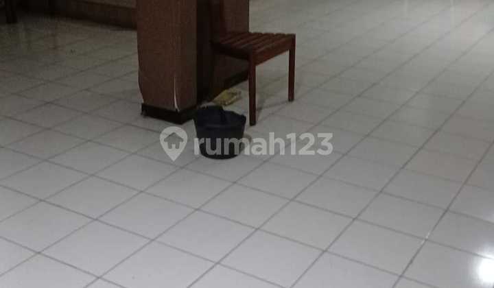 Business House in a Strategic Location on the Side of Sumagung Road