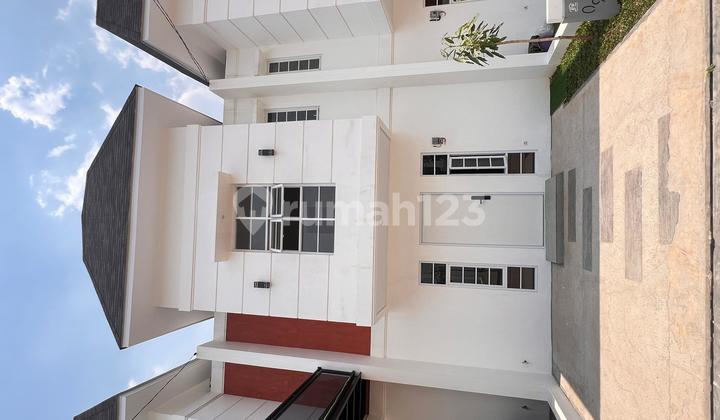Fenomena Jatiraden Townhouse