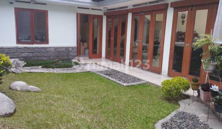 Quick sale of a beautiful house in Setrasari, North Bandung. A comfortable, luxurious, scenic, and strategic residence. 2