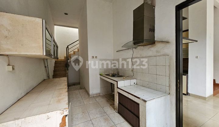 For Rent: 2-story house in an elite cluster in Mekar Wangi, Bandung, with a balcony and comfortable. 2