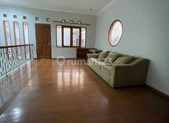 Rumah Bagus Nyaman 2 Lantai Full Furnished Siap Huni di Setraduta Bandung 1