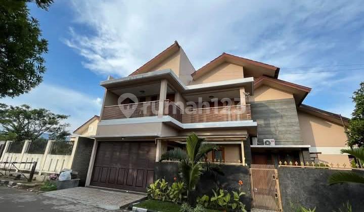FOR SALE 2-STORY HOUSE LOCATED IN SETRA DAGO ANTAPANI BANDUNG COMFORTABLE AND READY TO OCCUPY