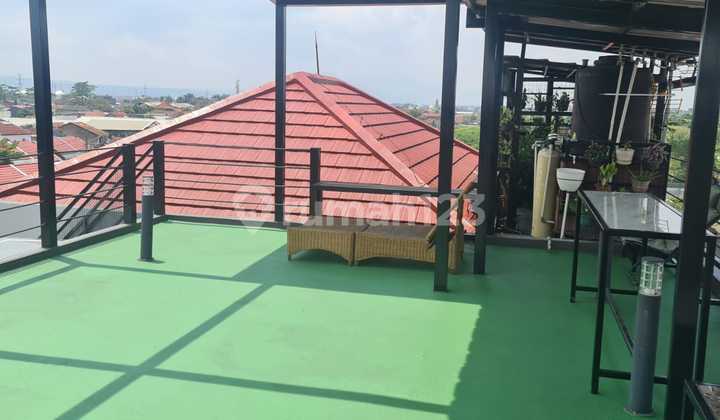 DIJUAL RUMAH MEWAH 3 LANTAI DI DERWATI MAS BANDUNG ADA ROOFTOP HUNIAN NYAMAN DAN ASRI DAN SIAP HUNI 2