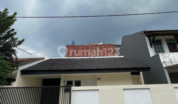 For Sale Nice House with SHM in Kopo Permai, Good Building, Near Miko Mall, Near Kopo Toll Road, Near Mairoad, Near Yogya Supermarket. For Sale Nice House with SHM in Kopo Permai, Good Building, Near Miko Mall, Near Kopo Toll Road, Near Mairoad, Near Yogya Supermarket.