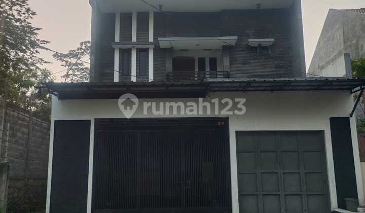 DIJUAL CEPAT RUMAH HOOK 2 1/2 LANTAI DI KOMPLEK TAMAN HOLIS INDAH 1 (THI 1) BANDUNG SEMI FURNISHED LINGKUNGAN AMAN DAN NYAMAN 