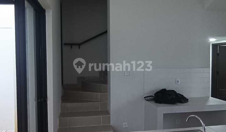 FOR SALE HOUSE IN SUMMARECON FLORA FREYA TYPE BANDUNG MINIMALIST AND COMFORTABLE LIVING READY TO OCCUPY 2