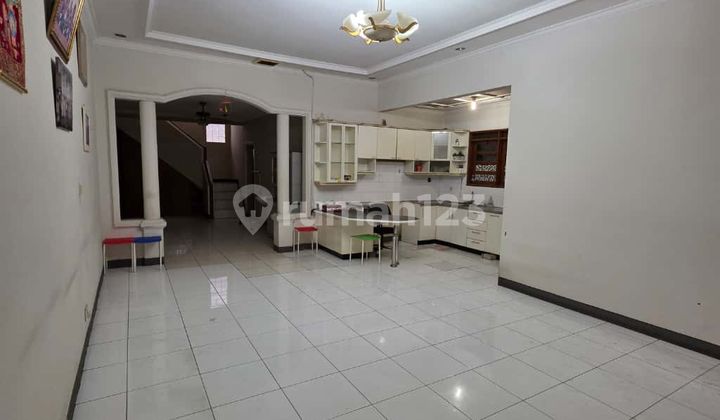 DISEWAKAN RUMAH 2 LANTAI DI MEKAR WANGI BANDUNG HUNIAN SEMI FURNISH ASRI DAN NYAMAN LOKASI STRATEGIS  2