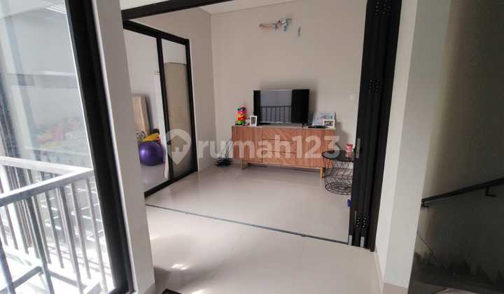 Disewakan Rumah 2Lantai Summarecon Furnished Cluster Flora Dekat Tol Gedebage Mall Summarecon 2