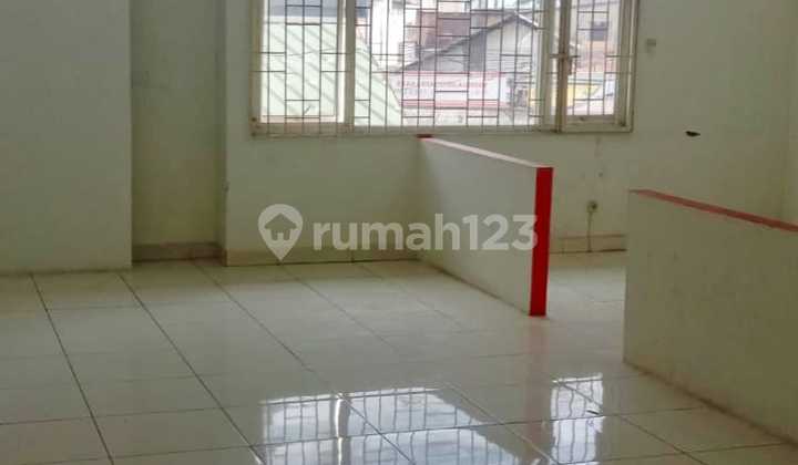 For Rent 2-Story Shop House in Singgasana Bandung, Parking Lot Available, Busy and Strategic Location with Easy Access 2