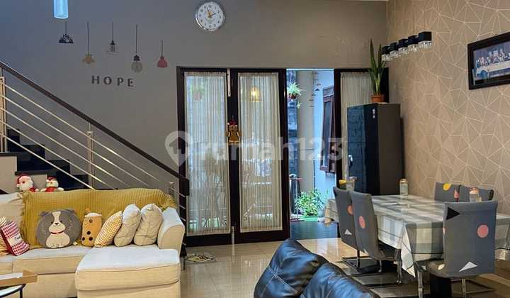 Dijual Rumah 2 lantai semi furnish di Singgasana Pradana hunian nyaman siap huni dan strategis Dijual Rumah 2 lantai semi furnish di Singgasana Pradana hunian nyaman siap huni dan strategis