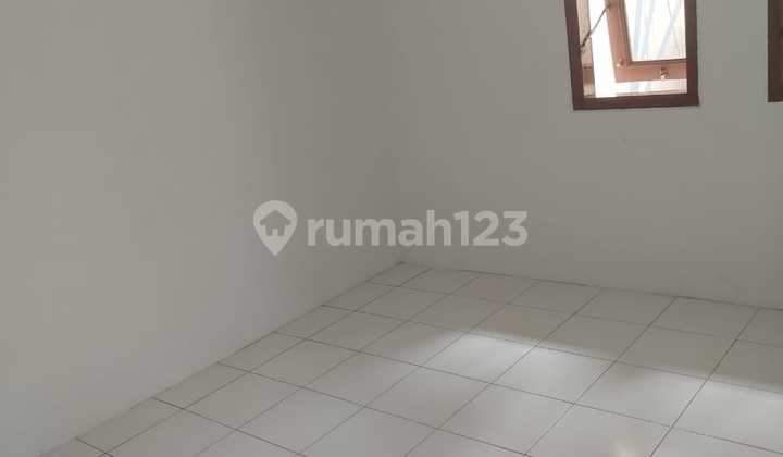 For Rent: Taman Kopo Indah House, 3 Bedrooms Comfortable and Ready to Occupy, Strategic Location 2