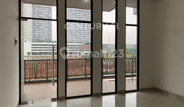 Majestic Three-Story Shophouse in the Economic Center of Cibitung Industrial Area 2