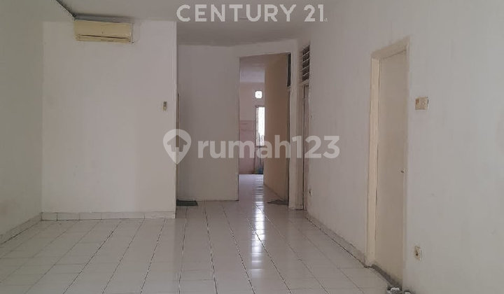 Semi-Furnished Comfortable Safe House in Meadow Green Lippo Cikarang