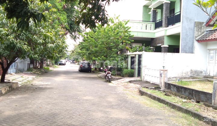 For Sale Hook House with Large Land in Taman Sentosa Bekasi* 2