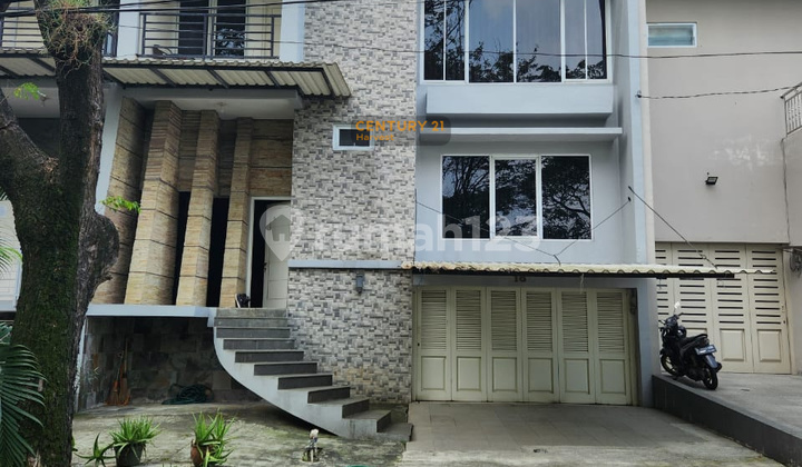 Rumah Bagus 3 Lantai Siap Pakai Furnished Di Simpruk Rumah Bagus 3 Lantai Siap Pakai Furnished Di Simpruk