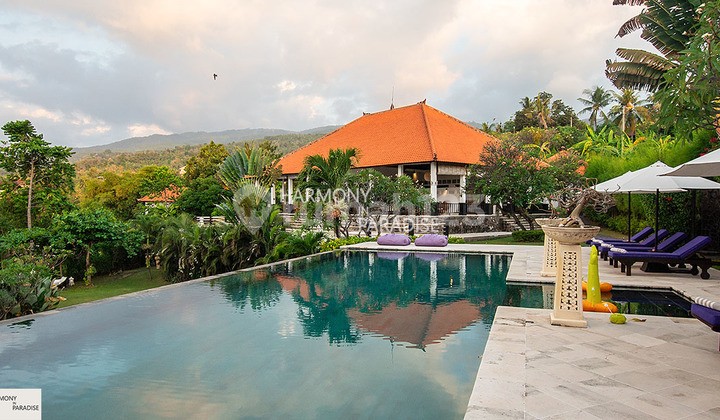 Villa and Guest House with Sea View, SHM in Kayuputih