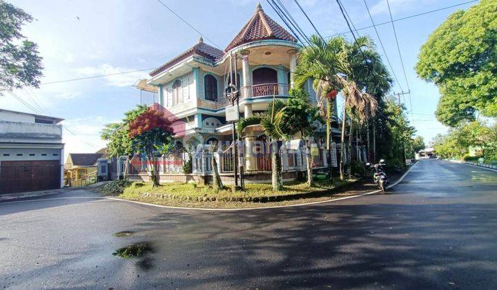 Dijual Rumah Luas Tanah Mencapai 222 M2 Dan Dilengkapi 4 Kamat Tidur , Sangat Cocok Untuk Keluarga Besar , Lokasi Strategis Berada Didalam Perumahan Blok Paling Depan , Lokasi Area Sukun Kota Malang 1