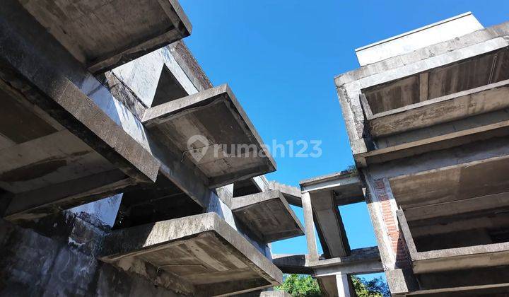 LAND AND HOTEL BUILDING FOR SALE IN STRATEGIC LOCATION IN DEWI SRI 1