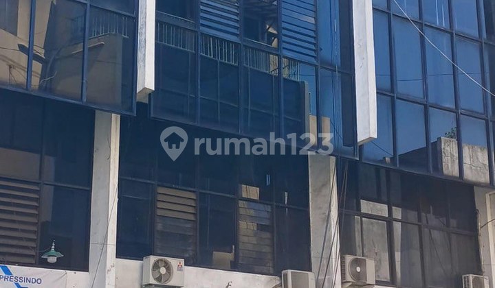 4-Story Shophouse for Rent in Gemblongan, Surabaya - Suitable for Shop / Office / Warehouse