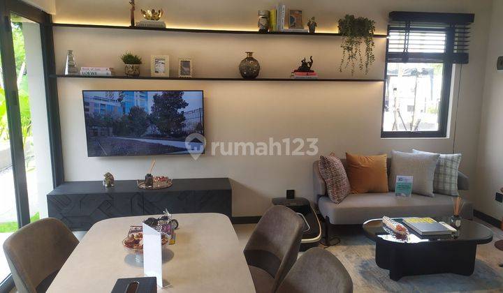 Rumah X3 2Lantai Konsep Industrial di Jl. Orange County Boulevard 2